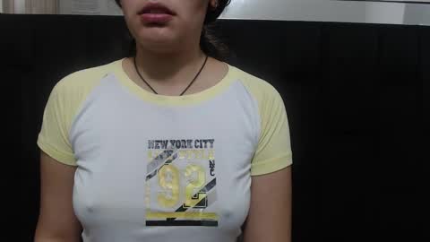 Snapshot of vainilla_cam chatting on 10, 3, 2025 Vainilla online show from 10, 3, 2025