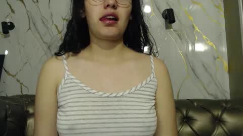 Snapshot of vainilla_cam chatting on 9, 9, 2025 Vainilla online show from 9, 9, 2025