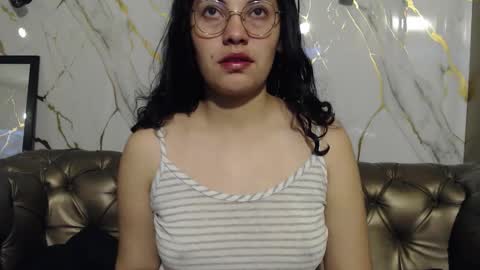 Snapshot of vainilla_cam chatting on 4, 10, 2025 Vainilla online show from 4, 10, 2025