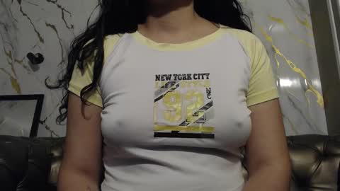 Snapshot of vainilla_cam chatting on 7, 10, 2025 Vainilla online show from 7, 10, 2025