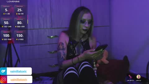 Vainilla Independent model online show from 8, 3, 2026