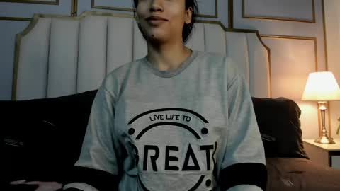 Snapshot of vaiolethsan chatting on 4, 6, 2026 Vaioleth online show from 4, 6, 2026