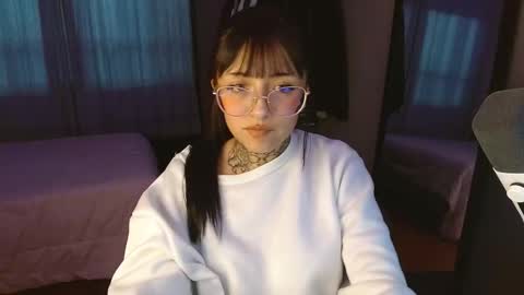 Snapshot of val_azuna chatting on 11, 11, 2025 valentina online show from 11, 11, 2025