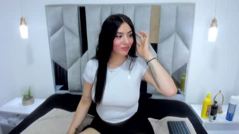 Snapshot of valeentiinaa_ chatting on 2, 12, 2024 VALENTINA online show from 2, 12, 2024
