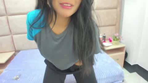 Snapshot of valen_lopeez chatting on 8, 5, 2026 valen lopeez online show from 8, 5, 2026