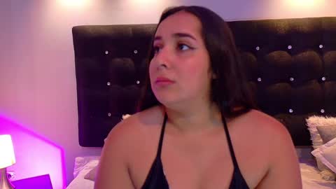 Snapshot of valen_scott_ chatting on 17, 12, 2024 Valen Scott online show from 17, 12, 2024