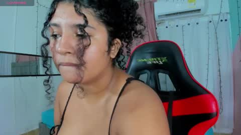 Snapshot of valentina_0_ chatting on 18, 10, 2025 Valentina online show from 18, 10, 2025