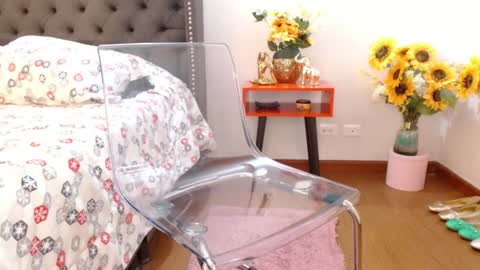 Valen Ferrer online show from 27, 12, 2024