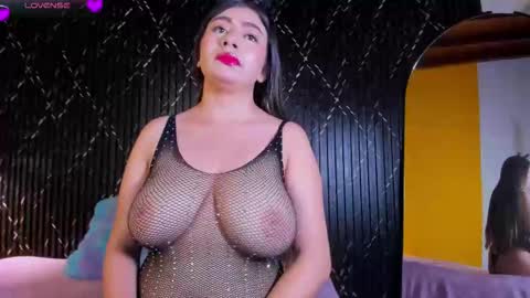 Snapshot of valentina_lux1 chatting on 4, 10, 2025 Valentina online show from 4, 10, 2025