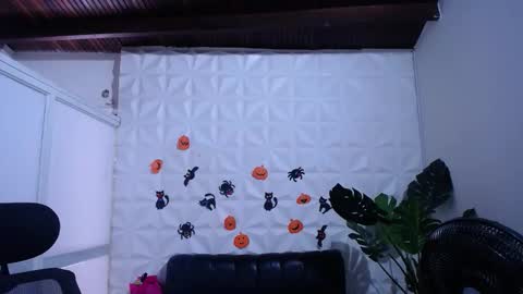 Valentina  online show from 7, 10, 2025