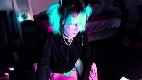 Tina Bates online show from 20, 9, 2025