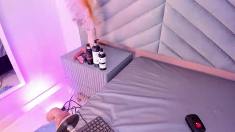 Mia  online show from 15, 11, 2025