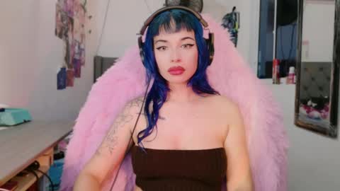 Danielle  Please help me to reach 300 thumbs up online show from 4, 12, 2025