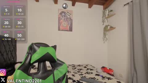 valentino online show from 16, 10, 2025