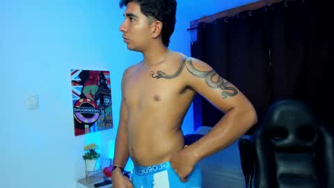 Snapshot of valentino_moura_ chatting on 19, 2, 2025 VALENTINO MOURA online show from 19, 2, 2025