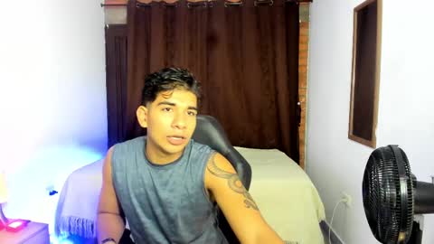 Snapshot of valentino_moura_ chatting on 28, 2, 2025 VALENTINO MOURA online show from 28, 2, 2025