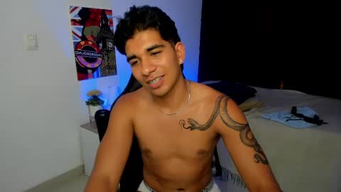 Snapshot of valentino_moura_ chatting on 5, 3, 2025 VALENTINO MOURA online show from 5, 3, 2025