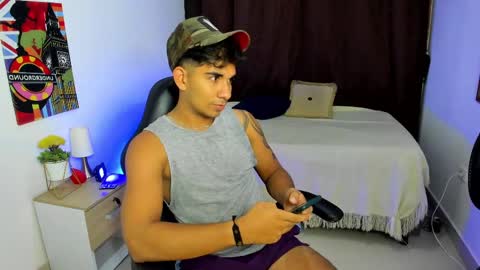 Snapshot of valentino_moura_ chatting on 11, 3, 2025 VALENTINO MOURA online show from 11, 3, 2025