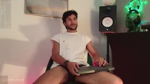 Snapshot of valentinoford chatting on 19, 5, 2026 Valentino online show from 19, 5, 2026