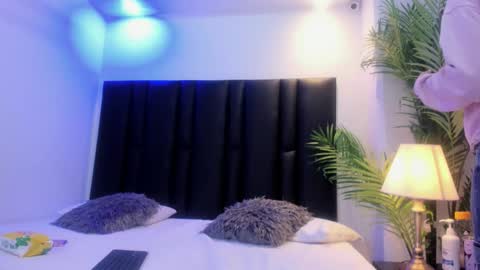 valeri_tafur online show from 2, 12, 2025