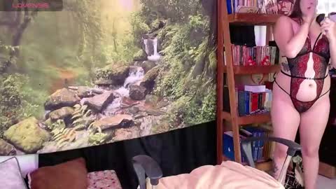 Snapshot of valerie_smile chatting on 4, 5, 2026 Valerie online show from 4, 5, 2026