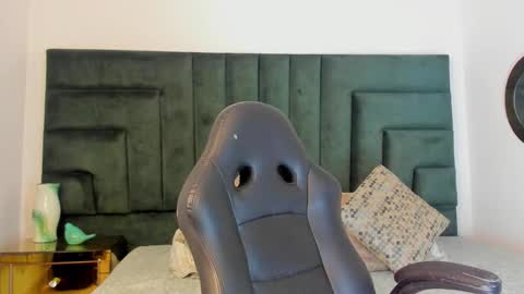 Valerie Mattson online show from 18, 12, 2025