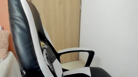 Juli C online show from 15, 2, 2025