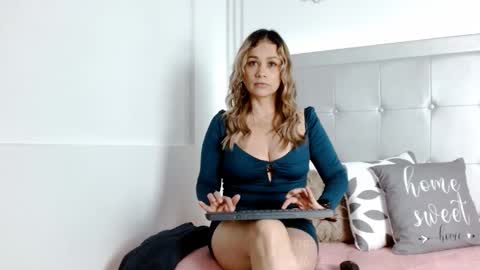 Snapshot of valery_roche chatting on 21, 10, 2025 valery_roche online show from 21, 10, 2025