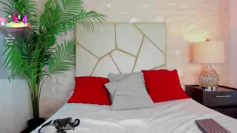 Snapshot of valerydiamond_ chatting on 8, 10, 2025 Valery online show from 8, 10, 2025