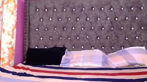 Snapshot of valestra_seraphyne chatting on 12, 9, 2025 valestra online show from 12, 9, 2025