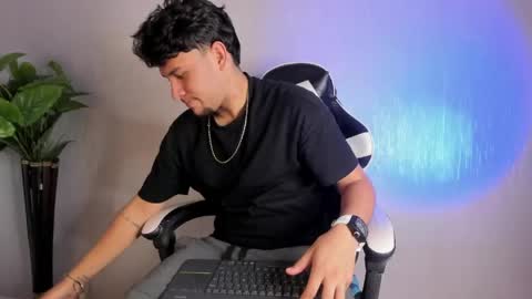 Snapshot of valetino_stonee chatting on 12, 5, 2026 Valentino online show from 12, 5, 2026