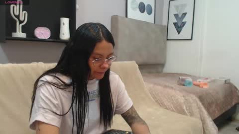 Snapshot of valevicious chatting on 19, 2, 2025 valevicious online show from 19, 2, 2025