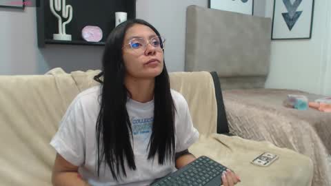 Snapshot of valevicious chatting on 19, 2, 2025 valevicious online show from 19, 2, 2025