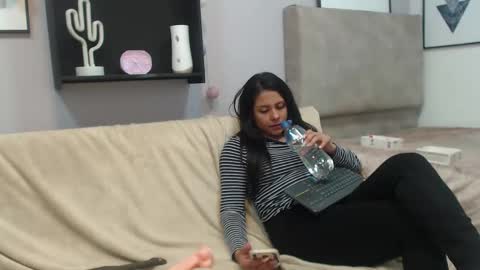 Snapshot of valevicious chatting on 25, 2, 2025 valevicious online show from 25, 2, 2025