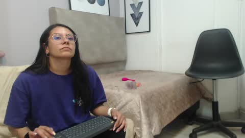 Snapshot of valevicious chatting on 25, 2, 2025 valevicious online show from 25, 2, 2025