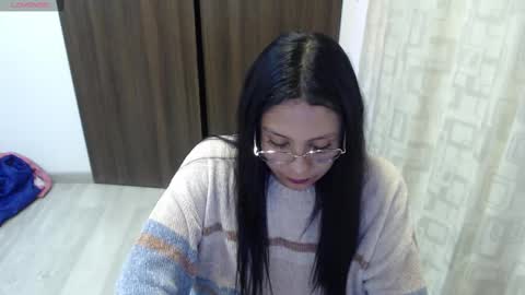Snapshot of valevicious chatting on 4, 3, 2025 valevicious online show from 4, 3, 2025
