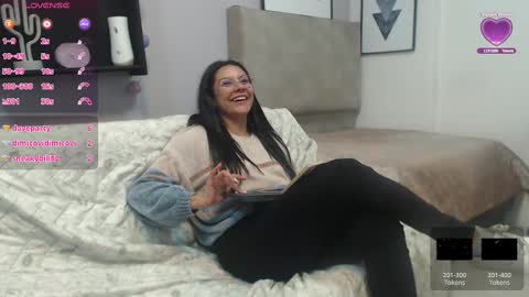 Snapshot of valevicious chatting on 4, 3, 2025 valevicious online show from 4, 3, 2025