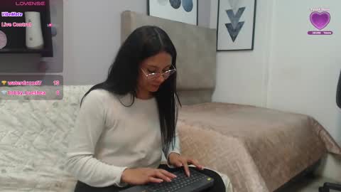 Snapshot of valevicious chatting on 6, 3, 2025 valevicious online show from 6, 3, 2025
