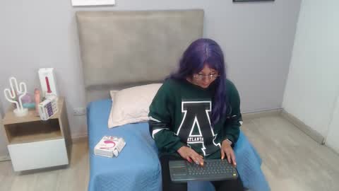 Snapshot of valevicious chatting on 7, 10, 2025 valevicious online show from 7, 10, 2025