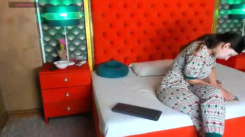 Snapshot of valleriejonnes chatting on 12, 5, 2026 Valerie Val V online show from 12, 5, 2026