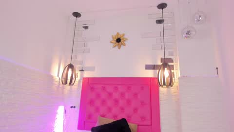 Vallolet Peach  online show from 15, 1, 2025