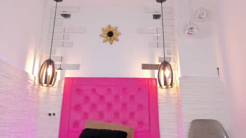 Vallolet Peach  online show from 17, 1, 2025