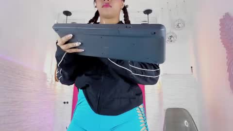 Vallolet Peach  online show from 9, 2, 2025