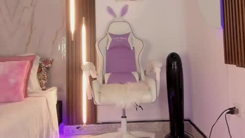 Vallolet Peach  online show from 14, 9, 2025