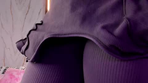 Vallolet Peach  online show from 8, 11, 2025