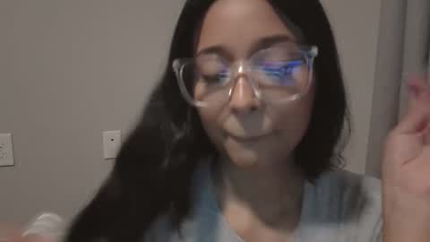 Snapshot of valltorres chatting on 8, 10, 2025 Val Torres online show from 8, 10, 2025