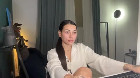 Snapshot of valorant_girl chatting on 6, 2, 2025 Little Devil online show from 6, 2, 2025