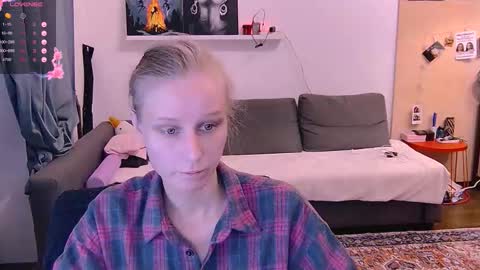 Snapshot of valorant_girl chatting on 5, 10, 2025 Little Devil online show from 5, 10, 2025