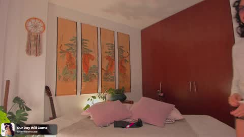      online show from 22, 4, 2026