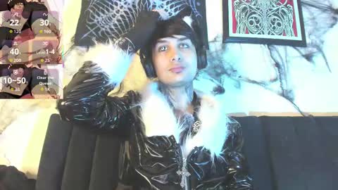 david guzman i model independenthelp me with a thumbs up online show from 28, 10, 2025